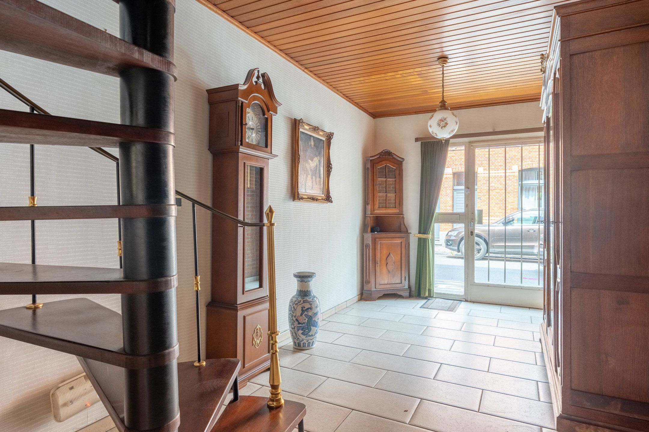 Te renoveren woning met toffe tuin en garage in het centrum foto 5
