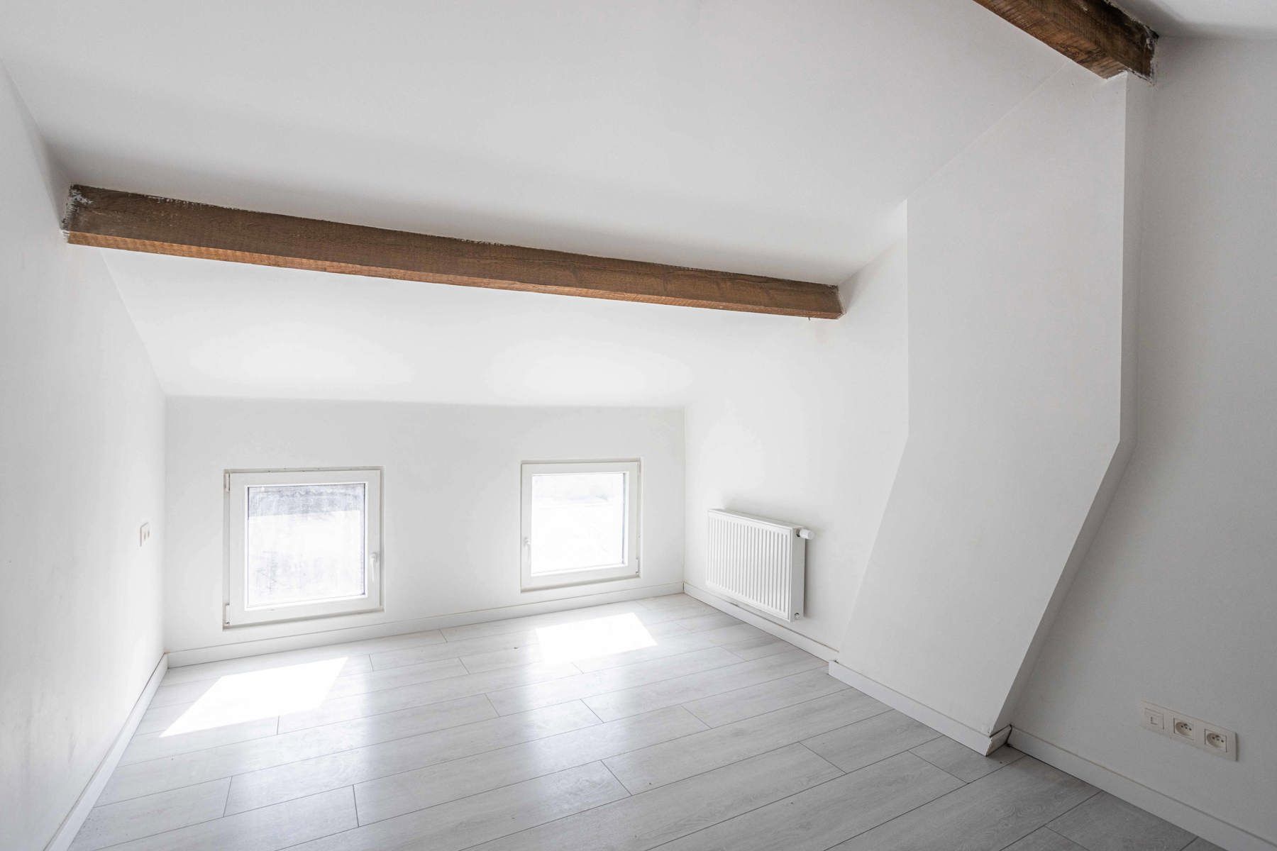 Instapklare, totaal gerenoveerde rijwoning met tuin foto 12