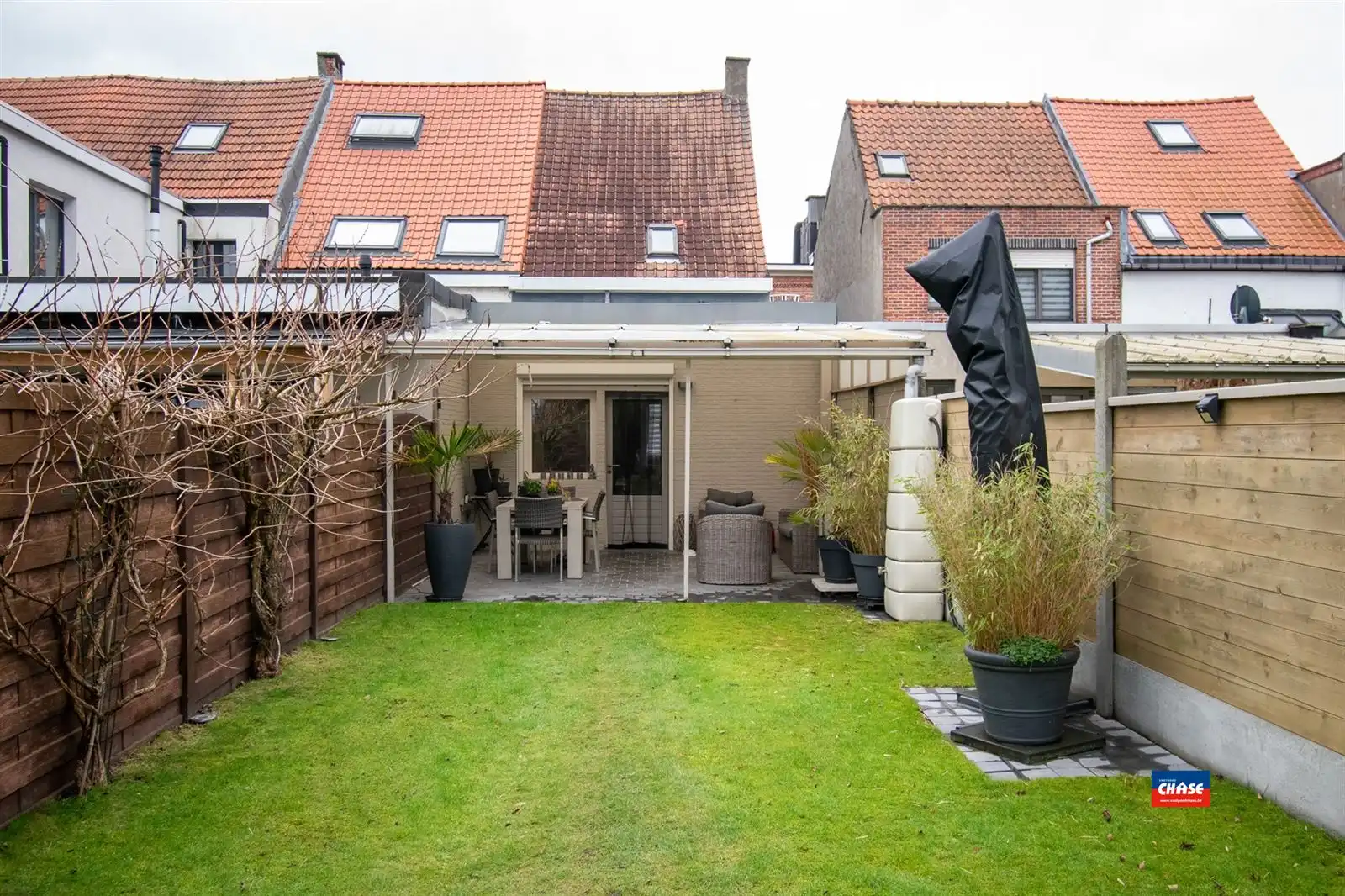 Gezellige rijwoning met twee slaapkamers en mooie tuin foto 18