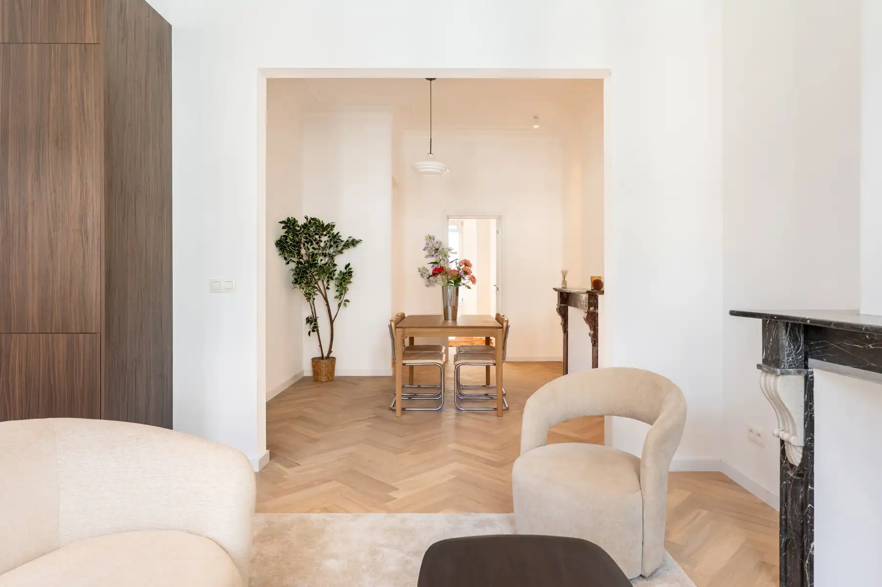 Appartement vol authentieke charme nabij de Dageraadplaats foto 6