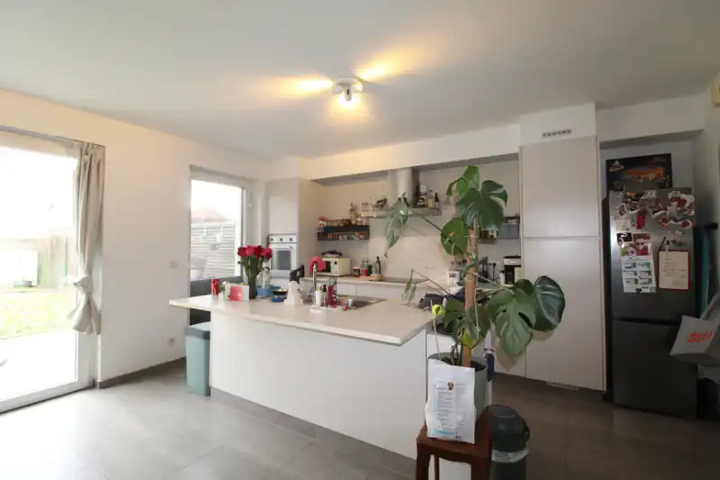 Recente halfopen woning in Heule foto 5