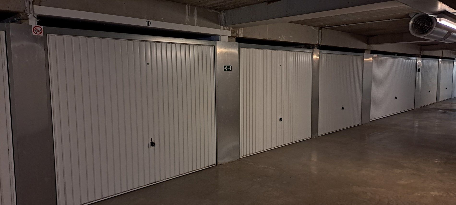 Zeer ruime gesloten garagebox! foto 7