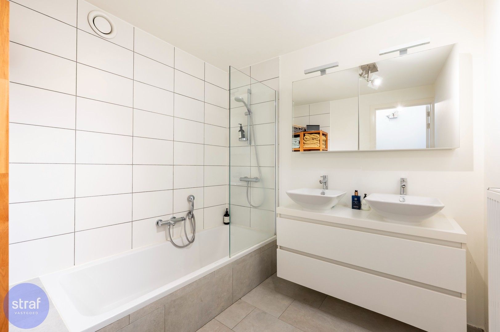 Modern appartement met open leefruimte en gezellige stadstuin in Berchem foto 14