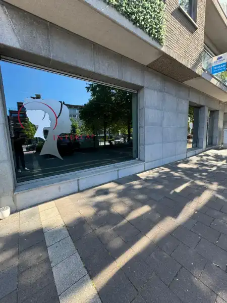 Handelspand van 122 m² in Genk-centrum, tegenover Shopping 1 foto 2