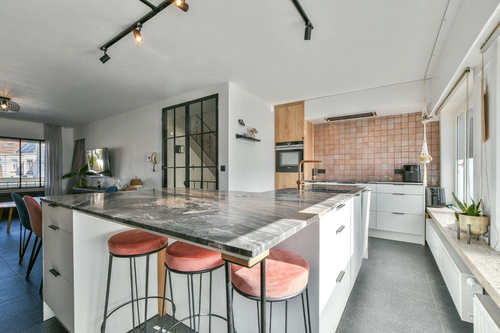 Volledig gerenoveerde bel-etagewoning in centrum Blankenberge te koop! foto {{pictureIndex}}