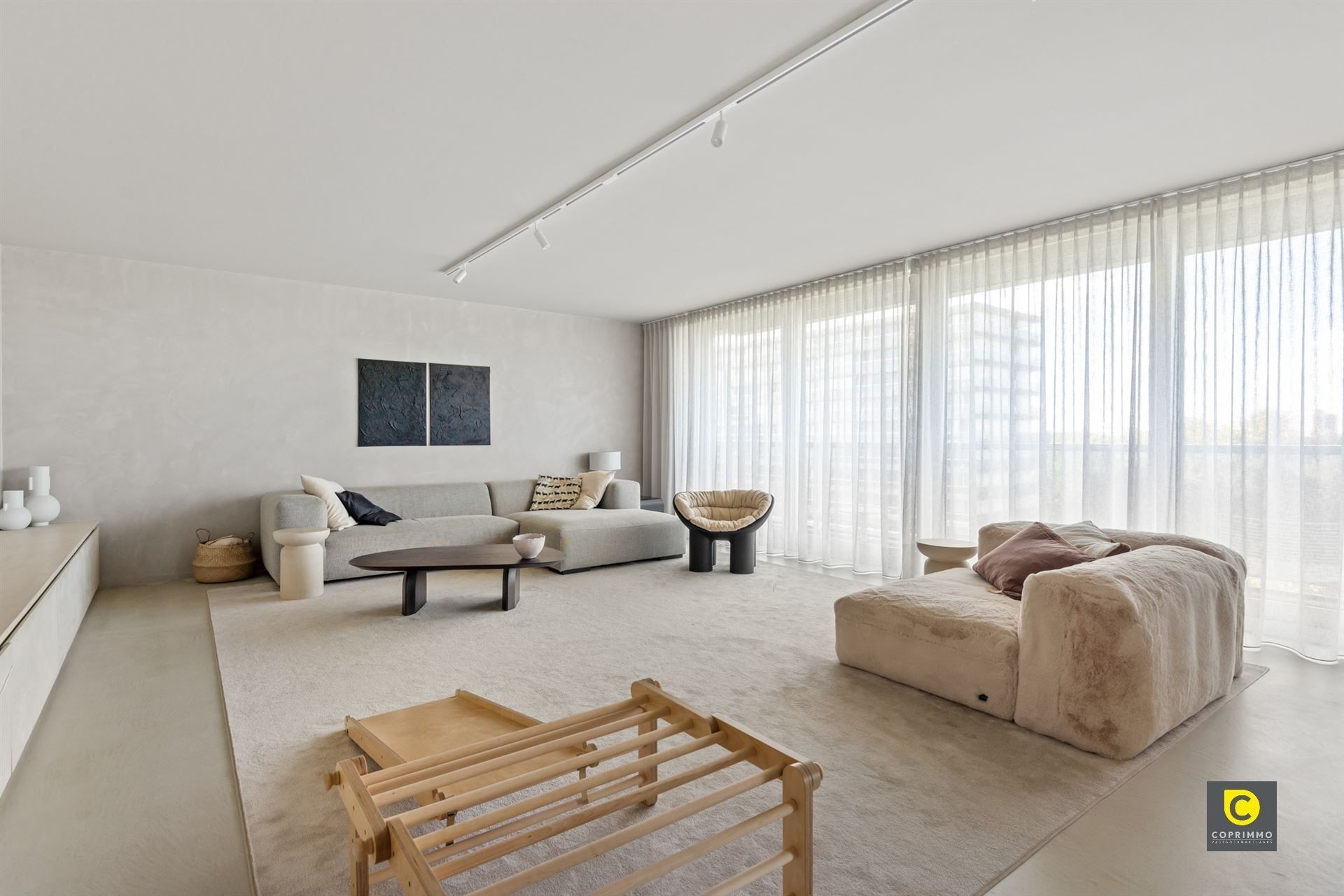 Modern en zeer ruim (200 m²) appartement foto {{pictureIndex}}
