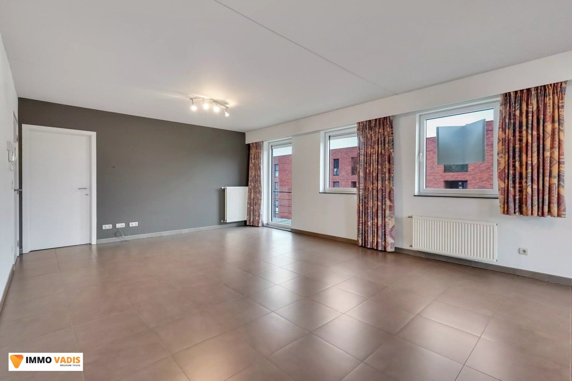 Goed onderhouden appartement met twee slaapkamers, terras en afgesloten parkeerplaats foto 4