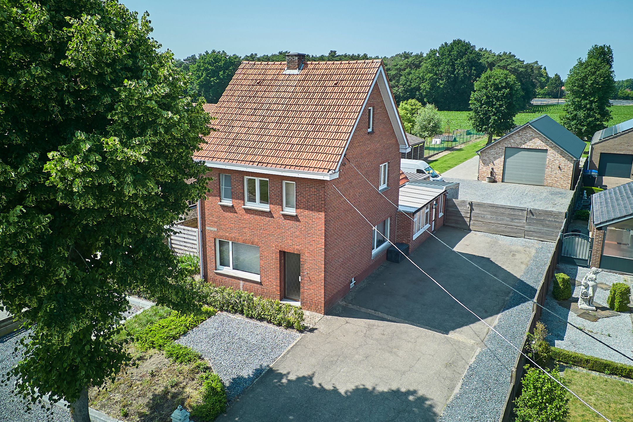 DEELS GERENOVEERDE GEZINSWONING MET WERKPLAATS IN HET GROEN foto 15