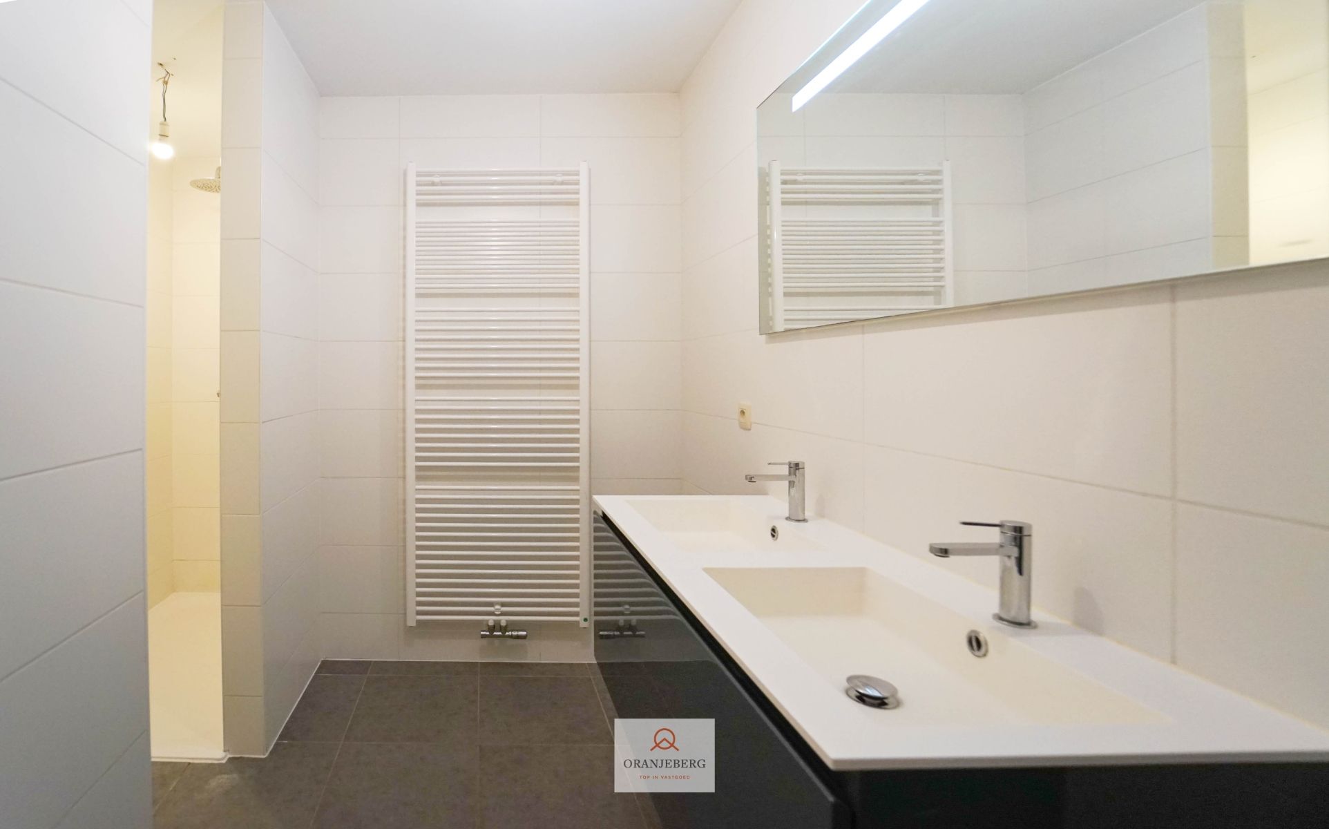 2 slaapkamerappartement met terras en 2 autostaanplaatsen foto 23