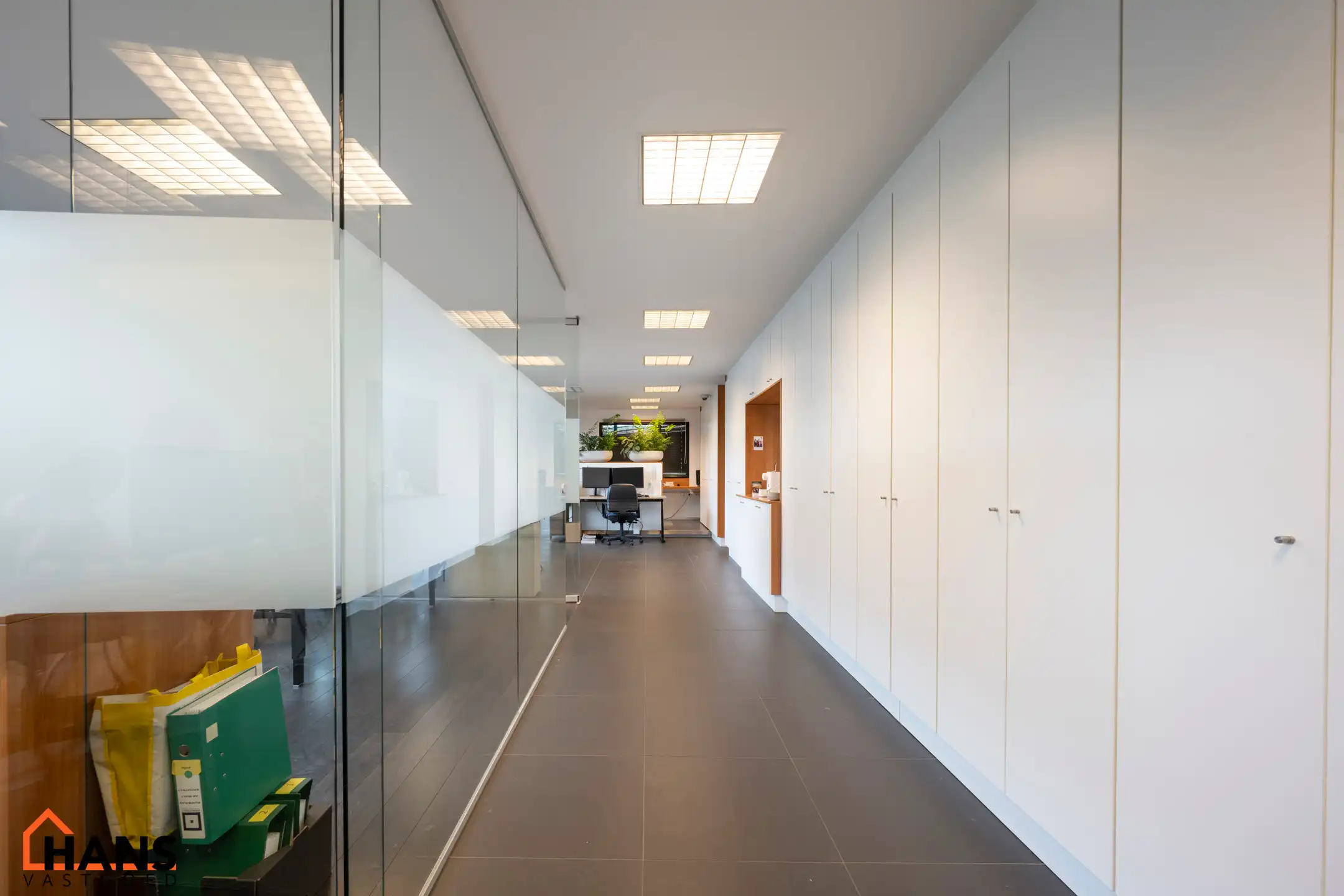 Ruim en praktisch ingedeeld kantoor met diverse mogelijkheden foto 8