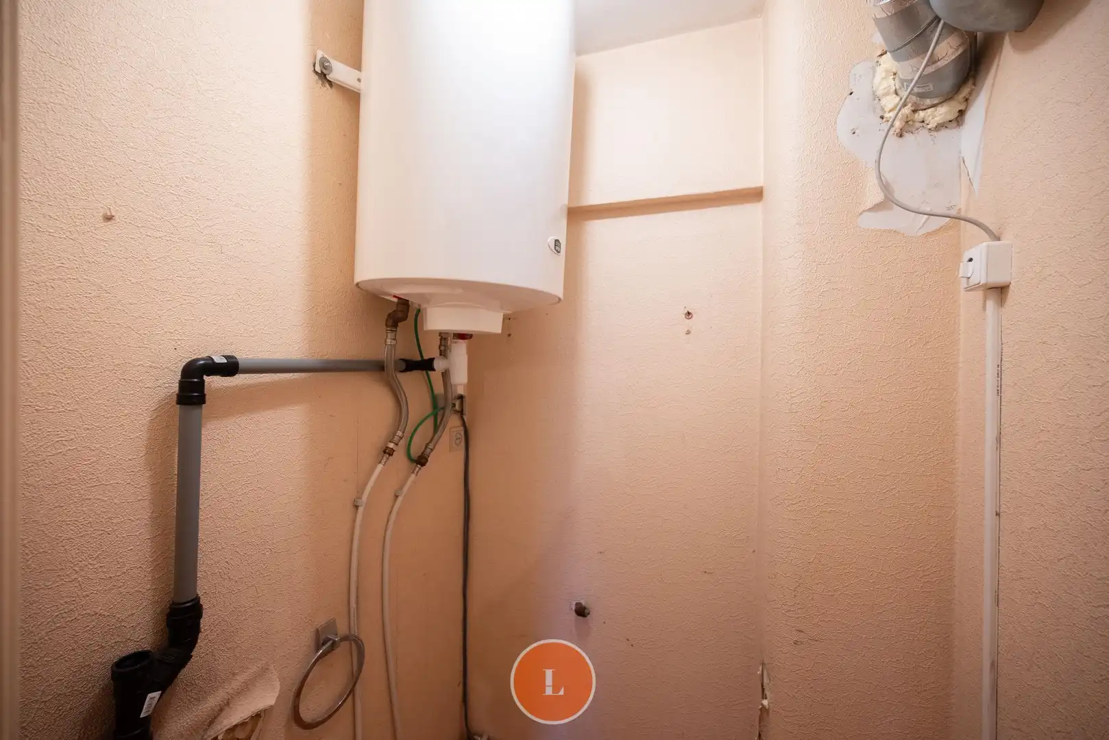 Op te frissen appartement te Kortrijk met 3 slaapkamers. foto 14