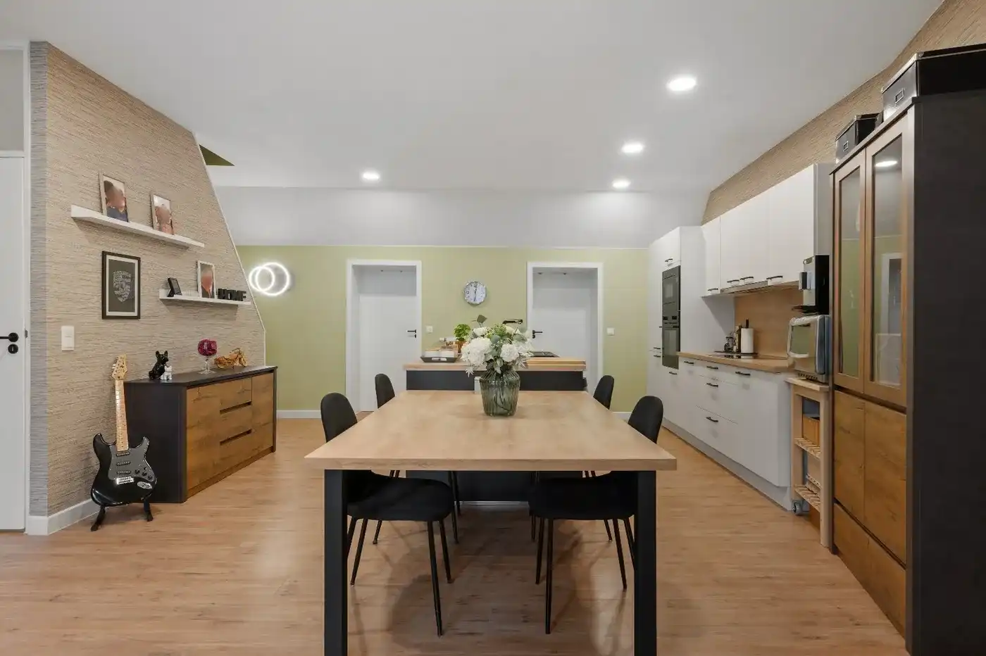 Uiterst mooie rijwoning met 3 grote slpks en garage te Tienen foto 12