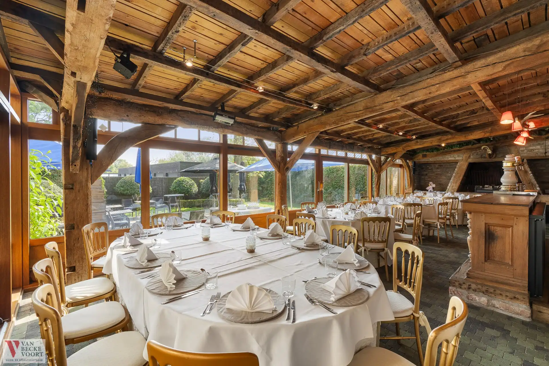 Hoofdfoto van de publicatie: Imposant herenhuis met feestzaal