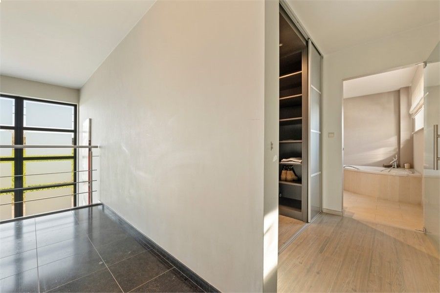 STIJLVOLLE OPEN BEBOUWING MET 3 SLKS OP EEN KNAP PERCEEL foto 24