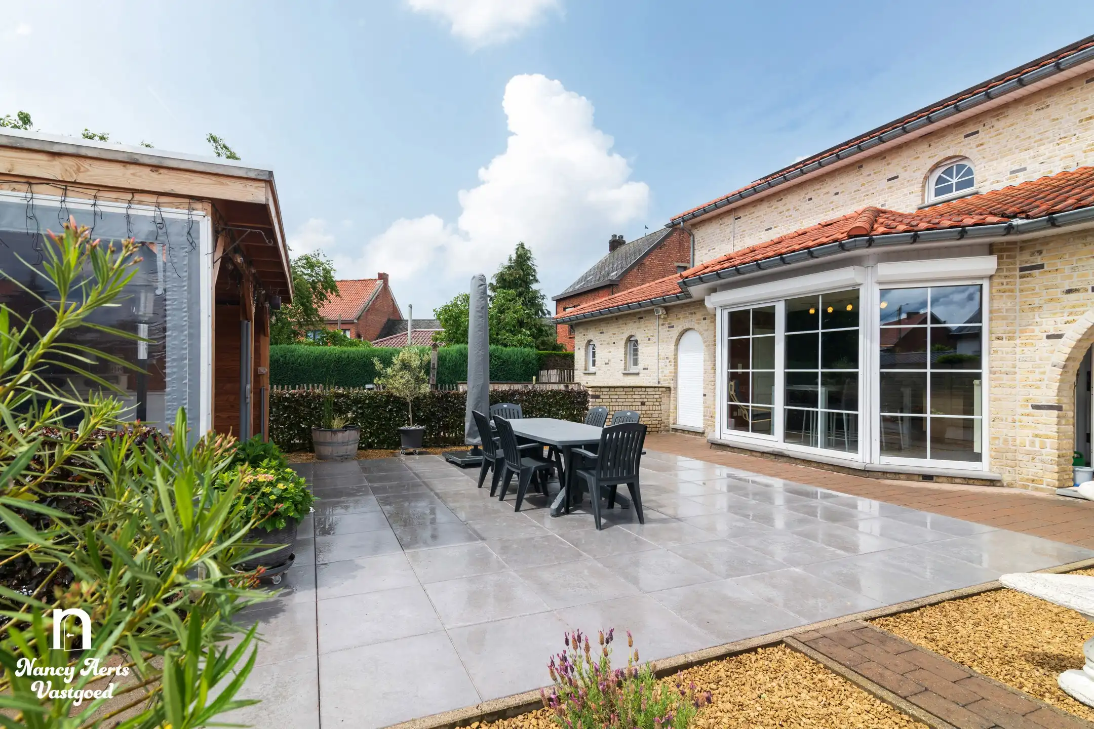 Ruime villa met praktijkruimte, kelder en zonnige tuin foto 28