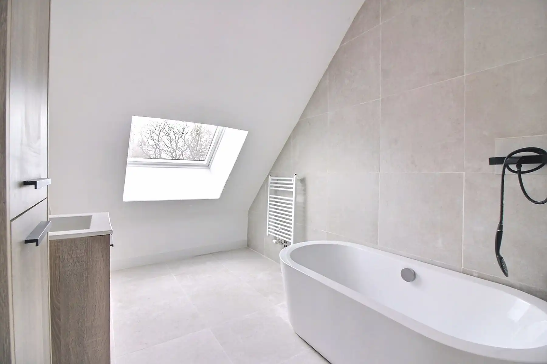 Riante woning met 4 kamers en grote tuin foto 19