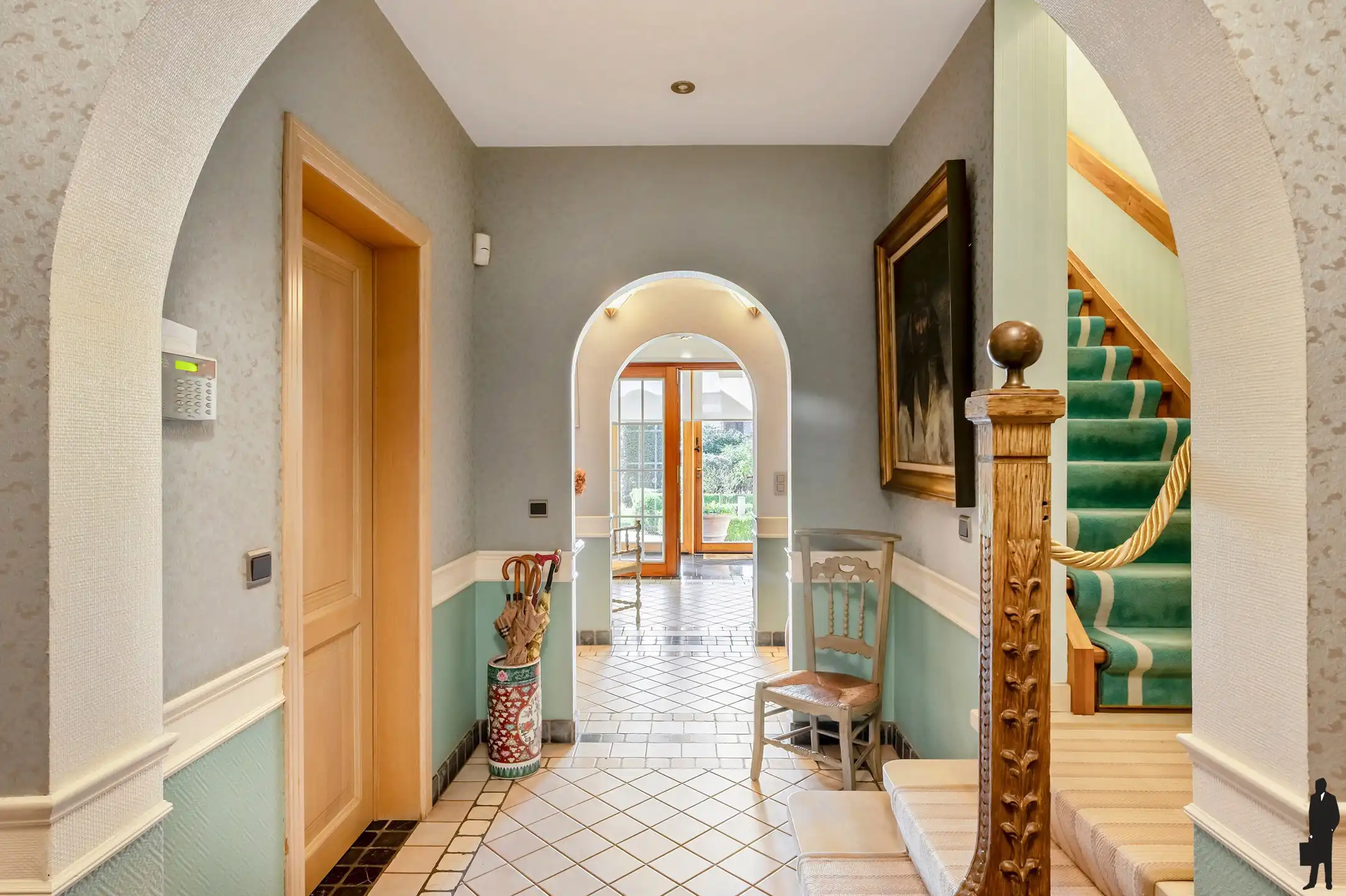 Prachtige en ruime woning gelegen in een rustige doodlopende straat te Mechelen. foto 3