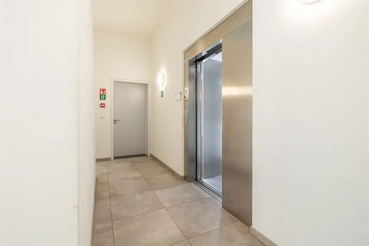 Ruime, zonnige penthouse met 2 slpk. en 2 ondergrondse autostaanplaatsen foto 21