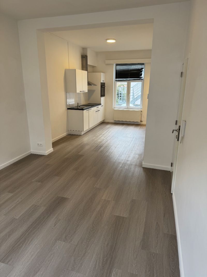 Volledig gerenoveerd  1-slaapkamerappartment foto 6
