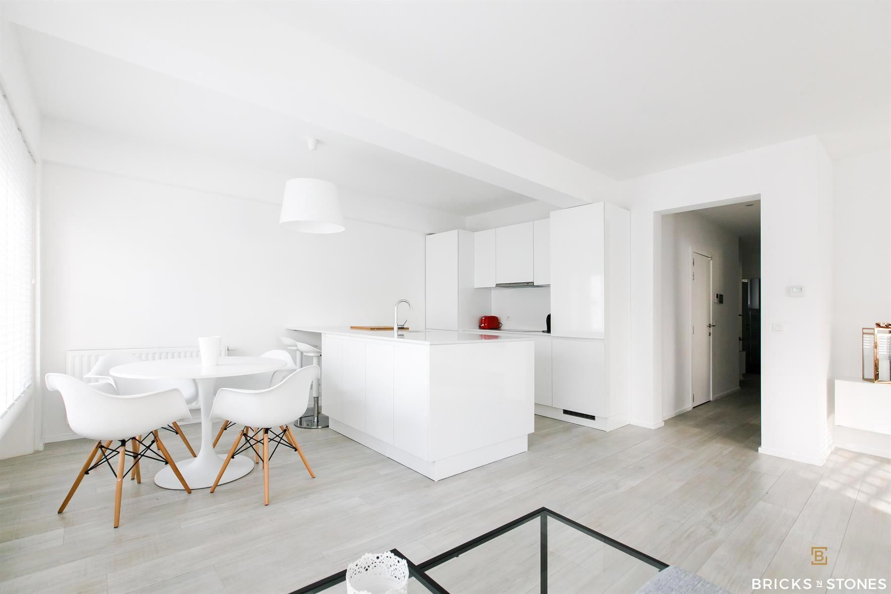 Luxueus gemeubeld twee slaapkamer appartement foto 3