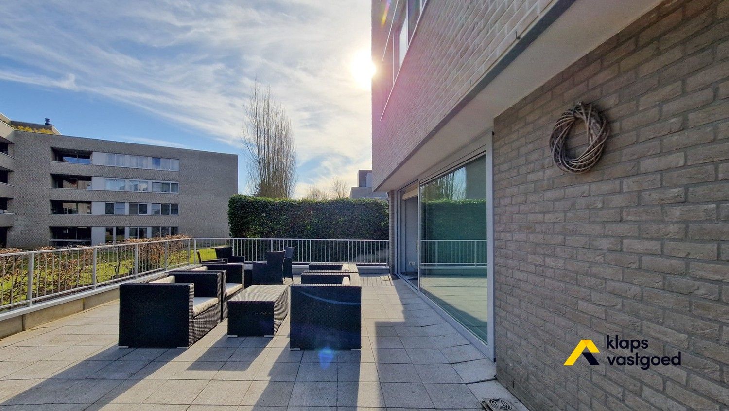 Ruim en aangenaam gelijkvloers appartement op wandelafstand van het centrum van Maaseik. foto 8