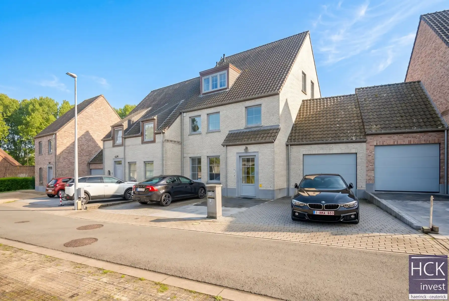 LOZER - Prachtig gelegen gelijkvloersapp. met 1 SLPK, ruime tuin en garage foto {{pictureIndex}}