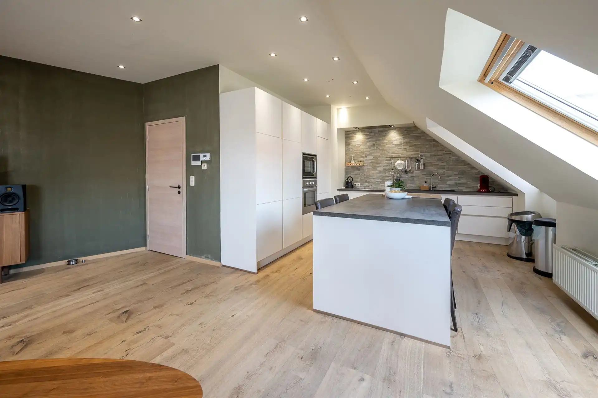 Stijlvol appartement met Moderne open Keuken nabij de Jachthaven van Blankenberge foto 17