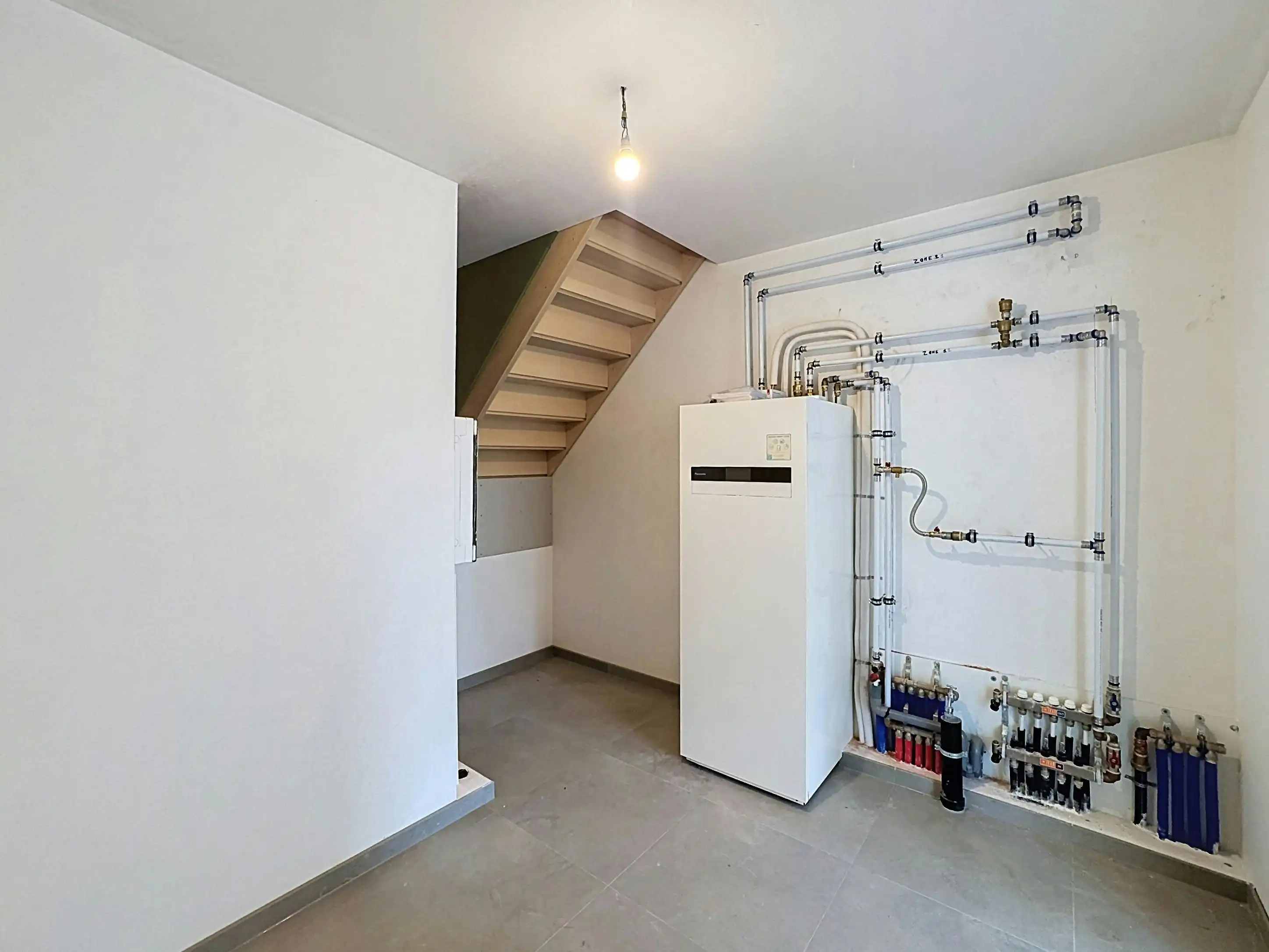 Halfopen huis te koop in Ieper met 3 kamers en dubbele garage foto 11