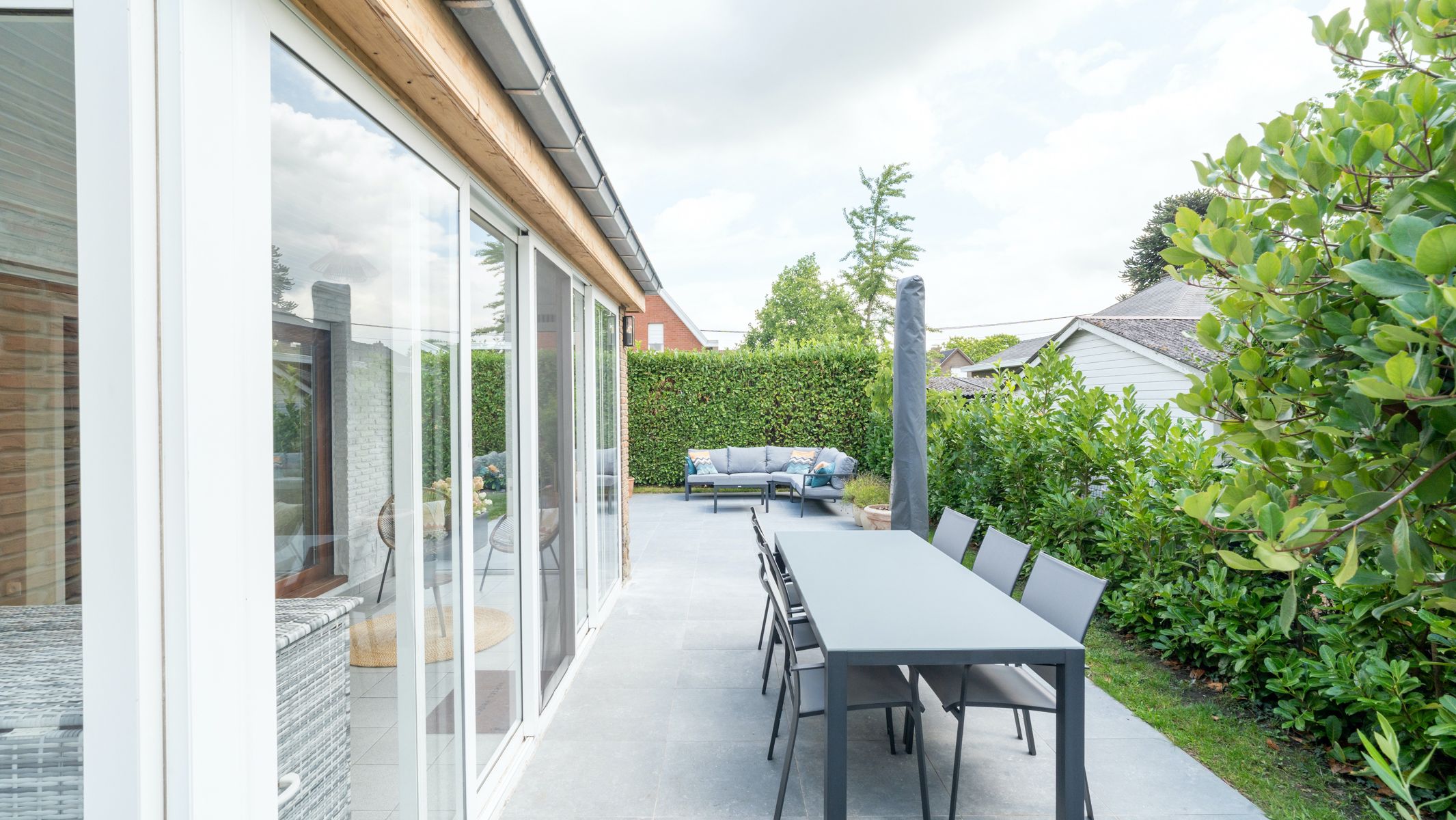 Instapklare en gerenoveerde villa met 3/4 slps en bureau foto 41