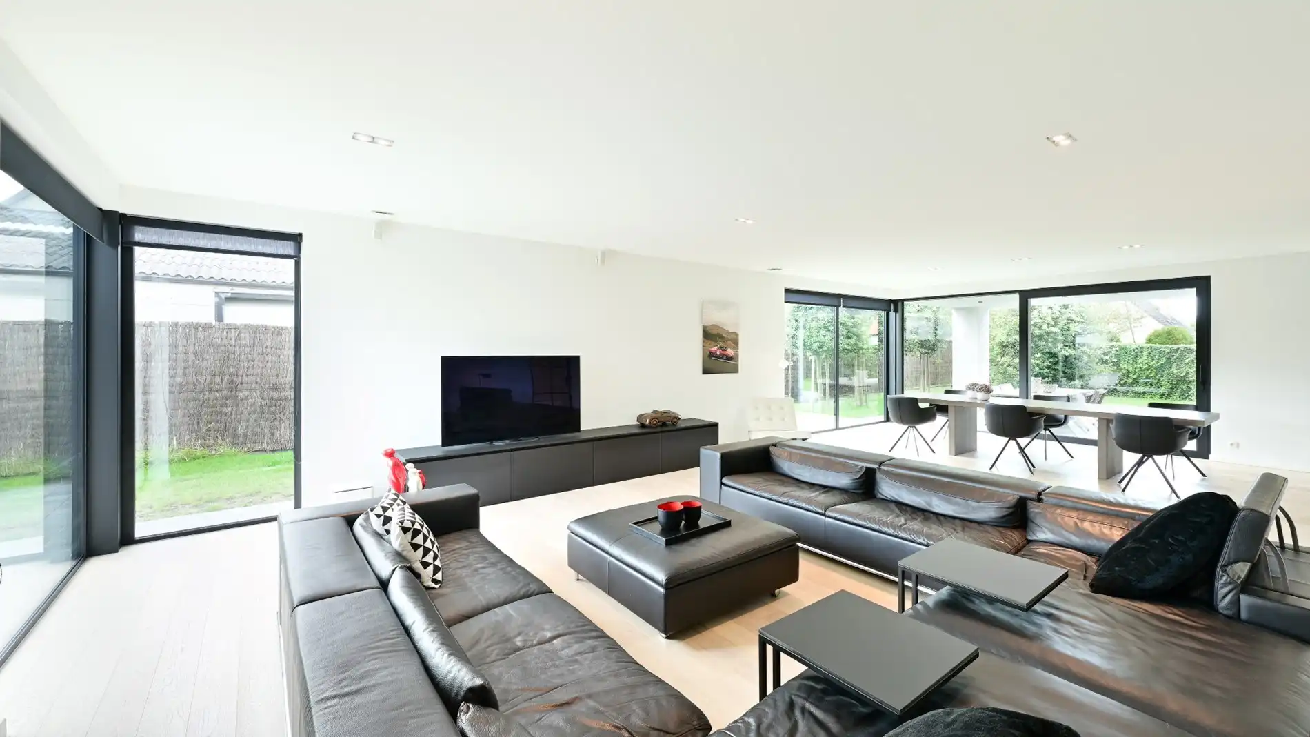 Hedendaagse villa (°2017) gelegen vlakbij het centrum van Knokke. foto 3