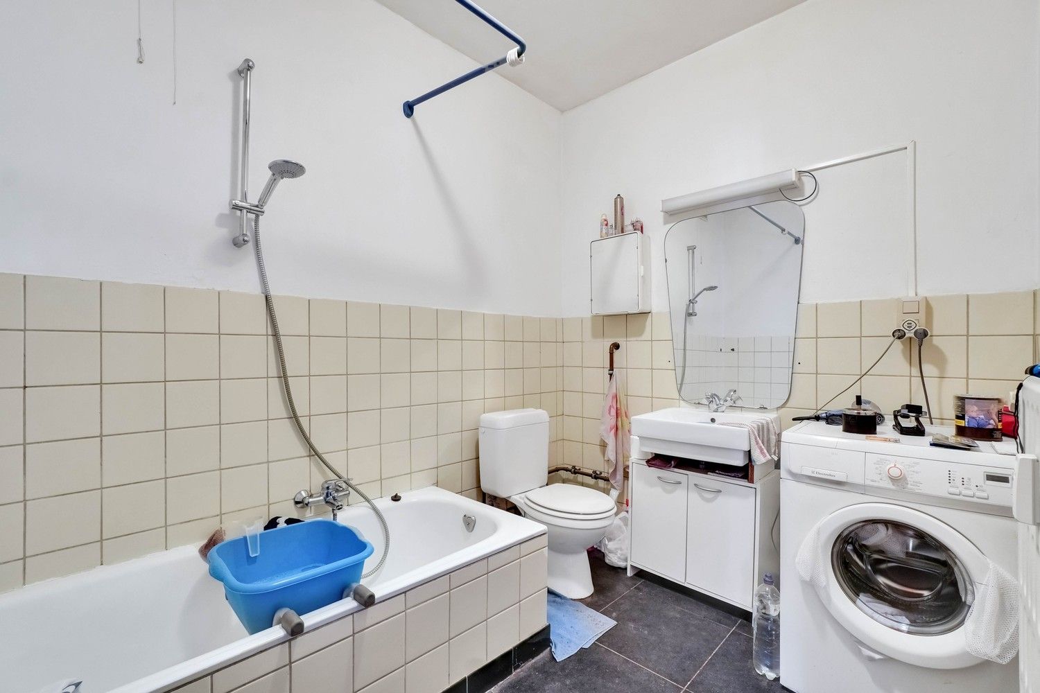 ruim tweeslaapkamerappartement met renovatiepotentieel foto 8