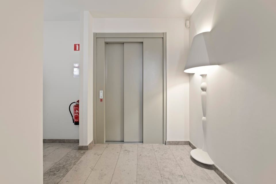 MODERN GELIJKVLOERS APPARTEMENT MET TERRAS EN STAANPLAATS IN SINT-TRUIDEN foto 27