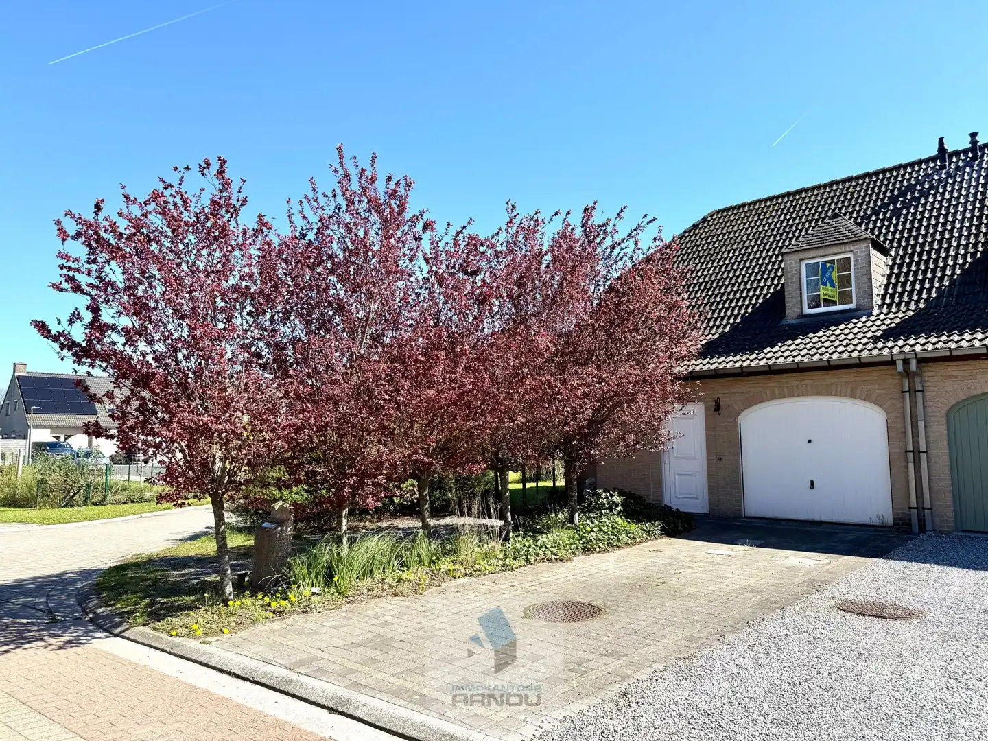 Charmante gezinswoning (HOB) met 3 slaapkamers, tuin en garage foto {{pictureIndex}}