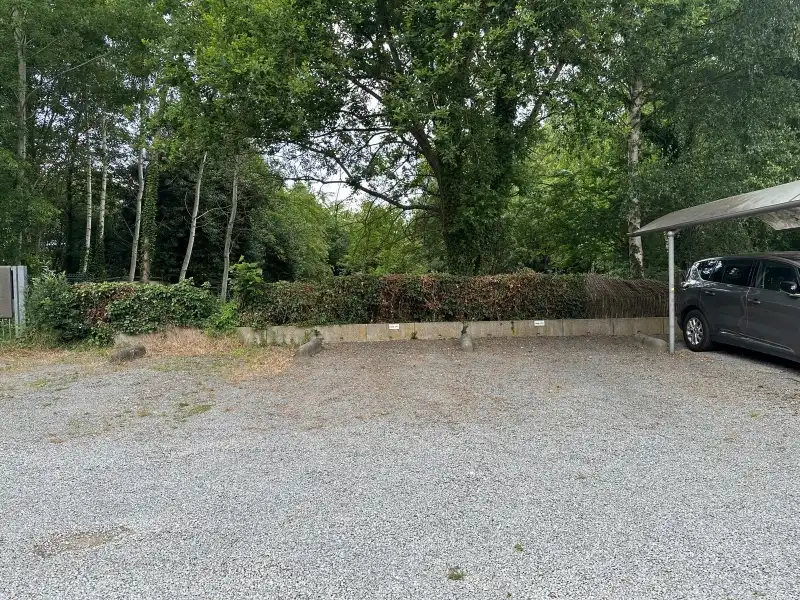 --- NIEUW --- Prachtig gelegen 1-slaapkamerappartement met autostaanplaats, terras én tuin! foto 9