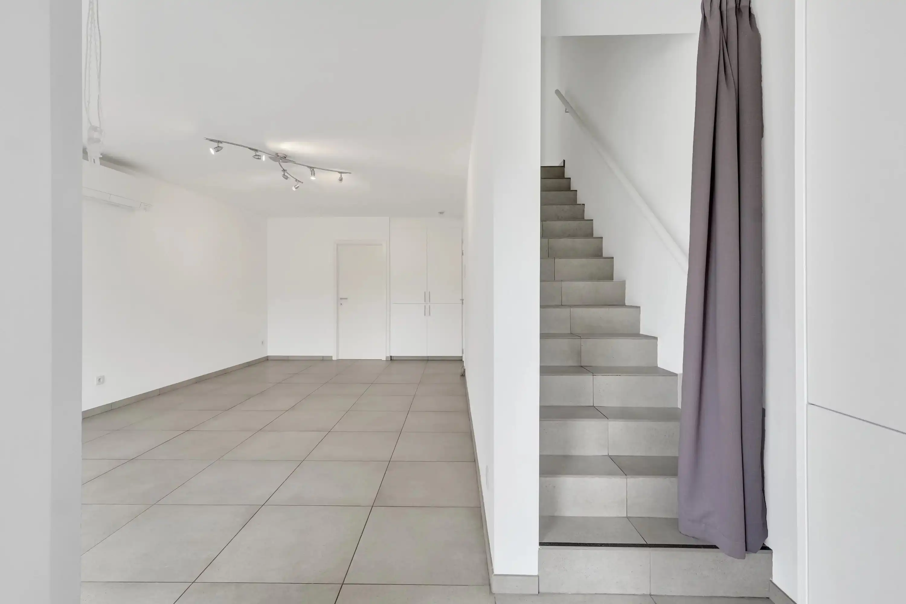 Mooi, recent appartement foto 3