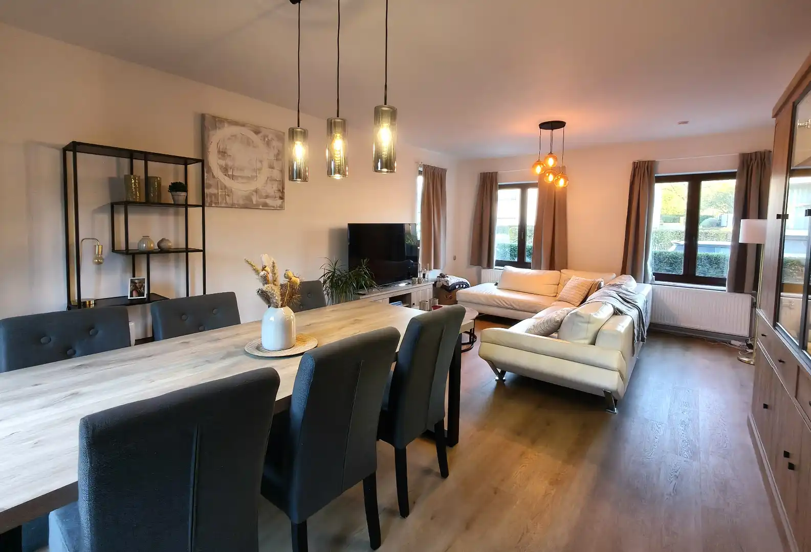 MOOIE WONING MET GARAGE EN TUINTJE foto 3