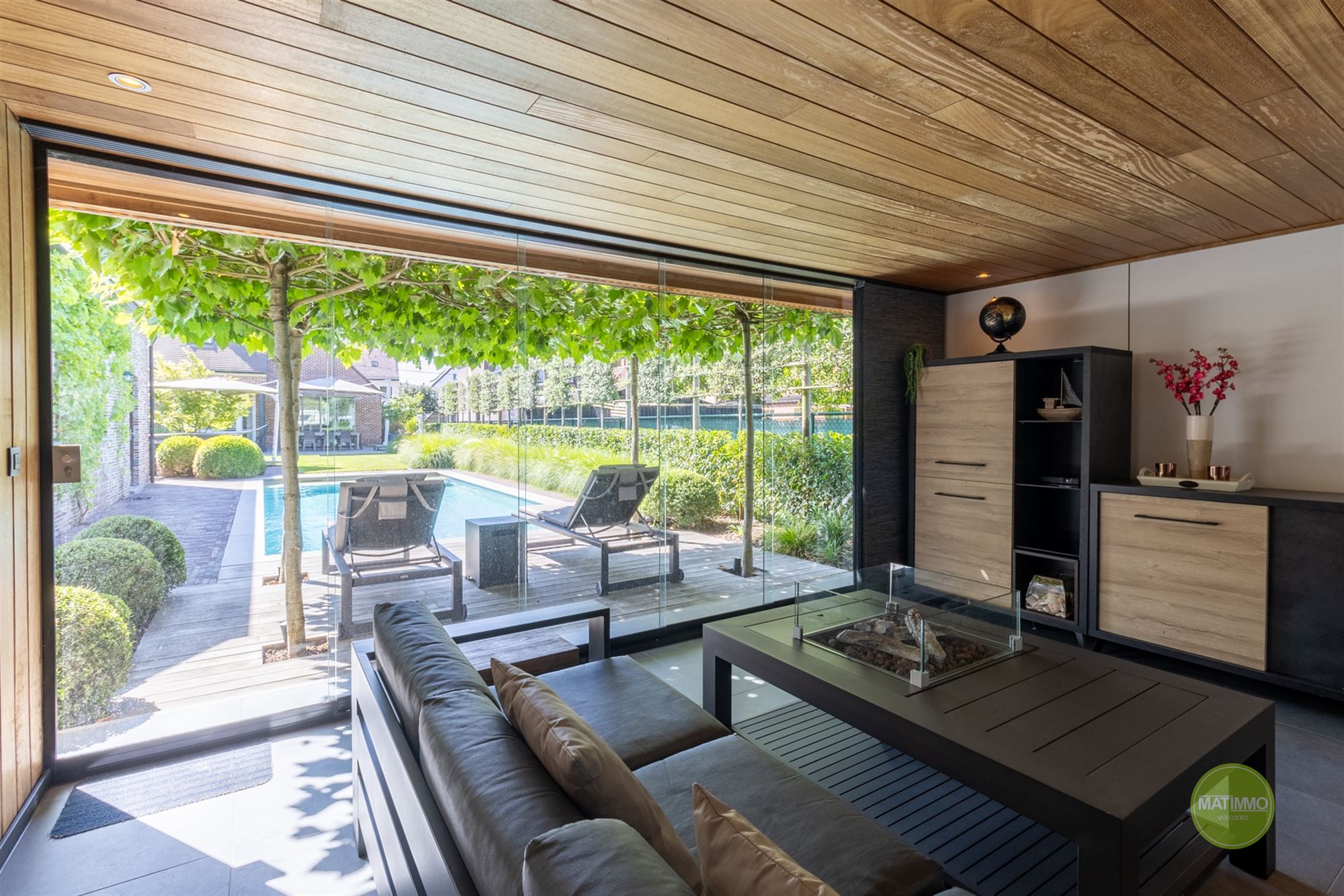 Instapklare gezinswoning met magazijn, zwembad en poolhouse  foto 27