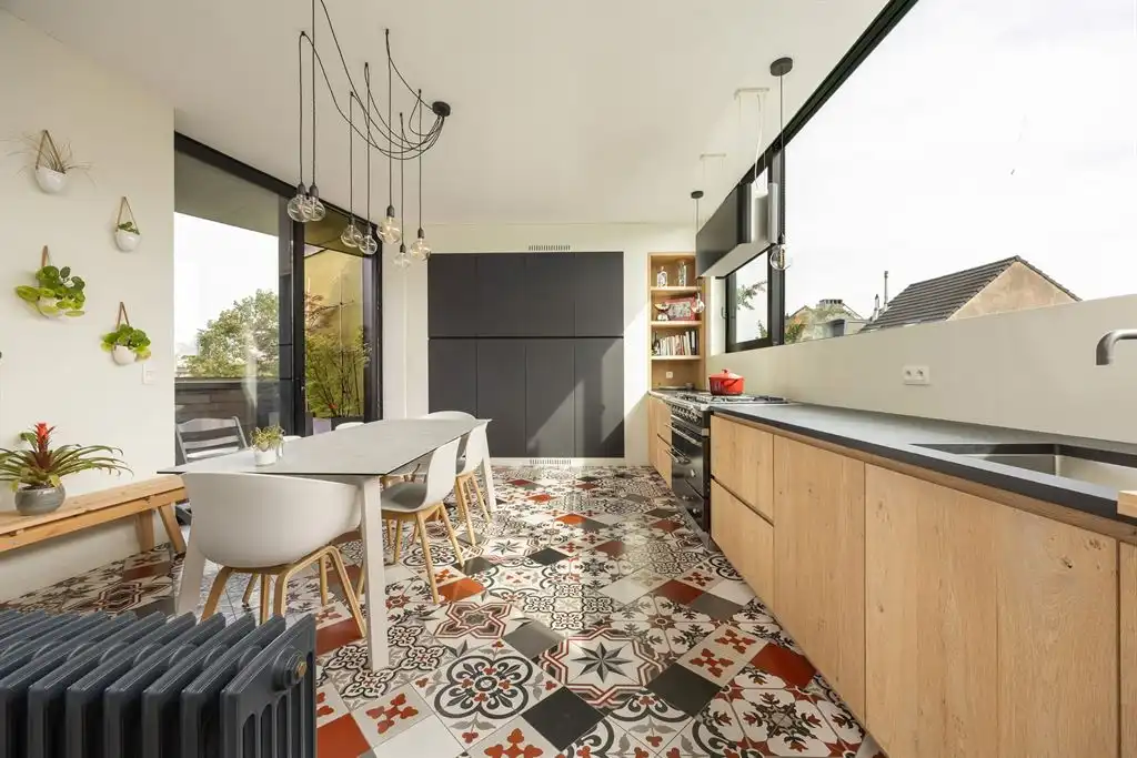 Unieke woning met eclectische gevels en dakterras foto 4