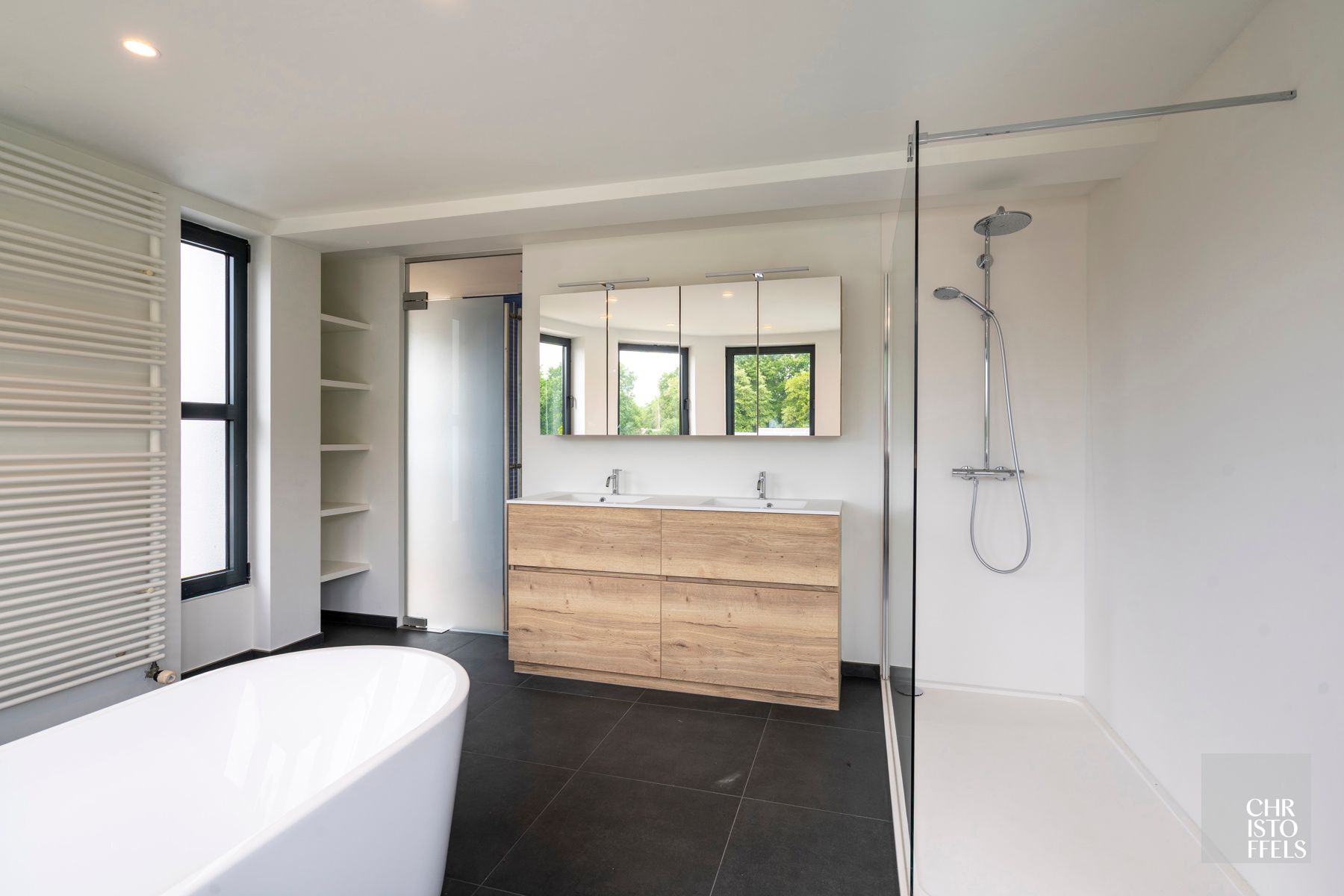 Tijdloze villa (405 m²) met zwembad, magazijn en weiland op 4.858 m²! foto 27