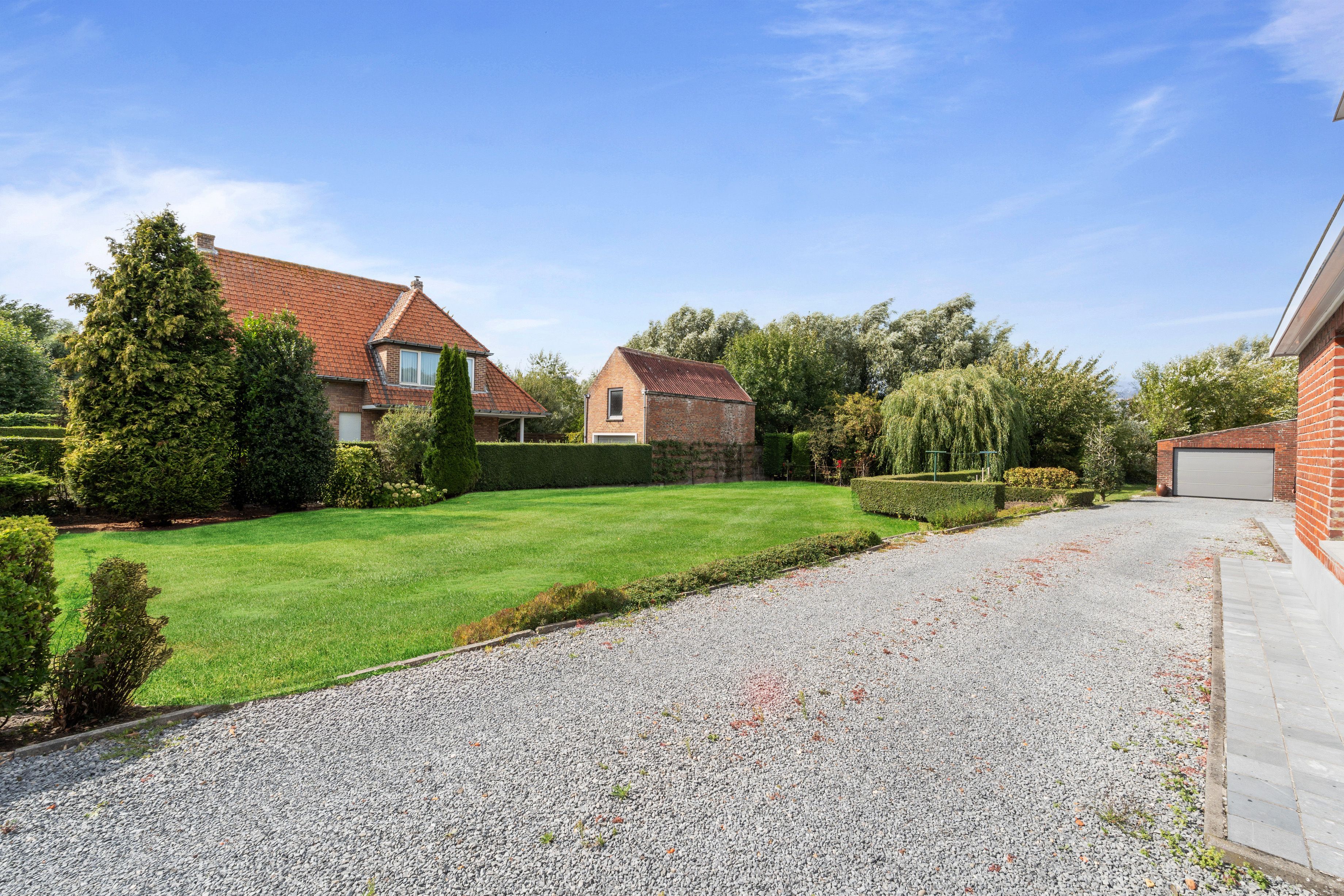 Ruime GEZINSWONING met aangename tuin + GARAGE + LOODS grenzend aan park, vlakbij zee!* foto 2