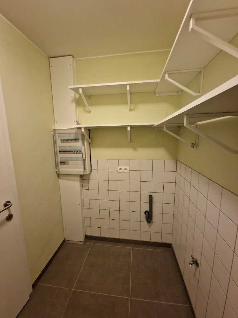 Ruime bel-étage woning met terras, garage en 3 slaapkamers in Lokeren foto 6