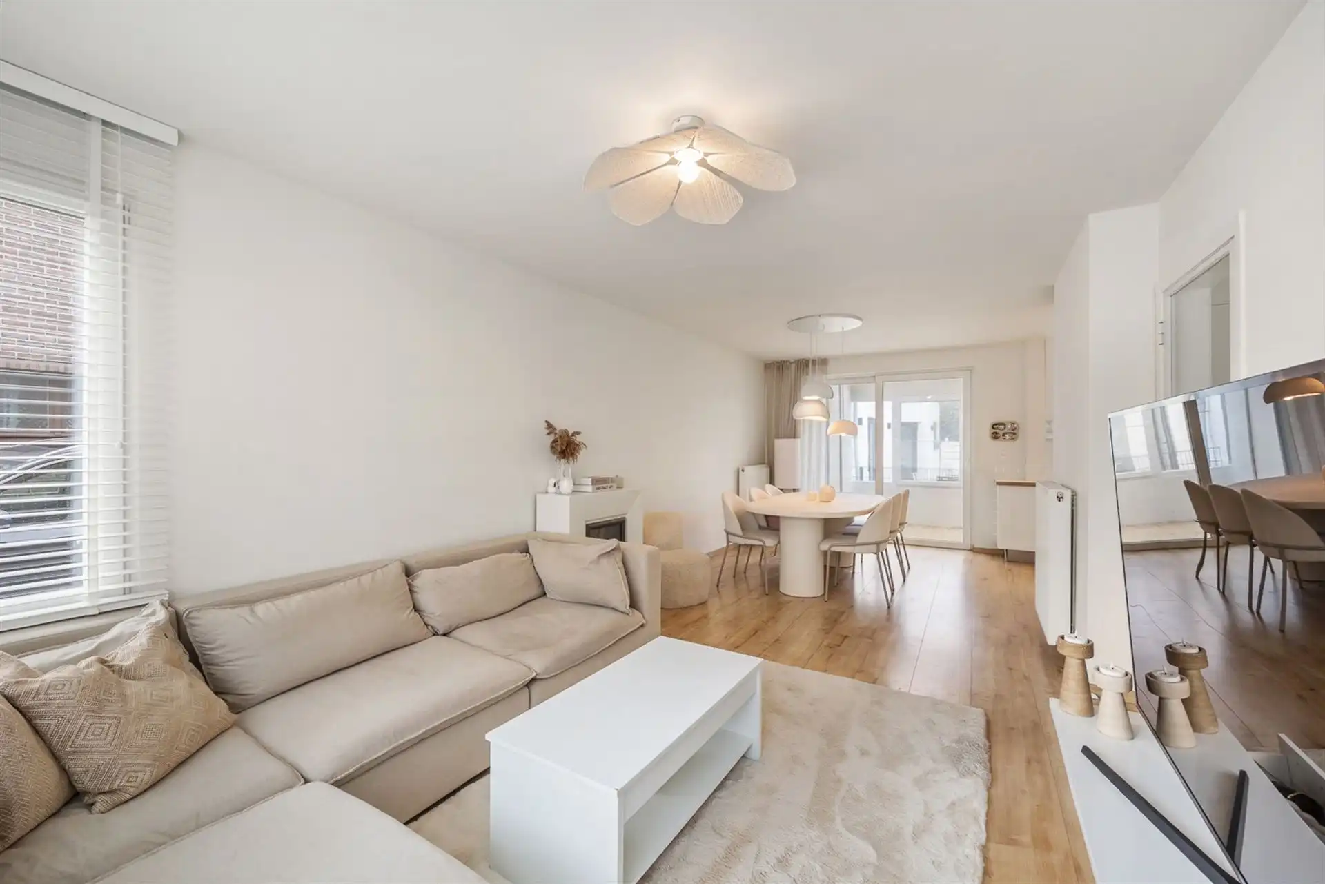 Instapklare woning met 3 slpk's op een TOPlocatie te Schoten! foto 3
