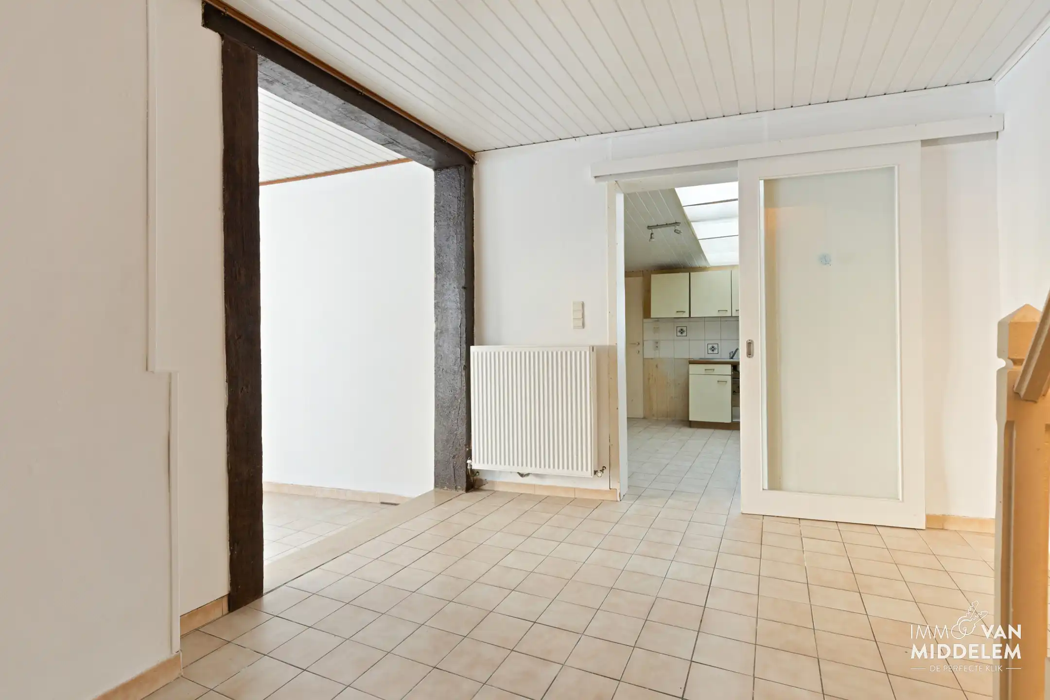 TE RENOVEREN STARTERSWONING MET 2 SLAAPKAMERS EN GARAGE foto 7