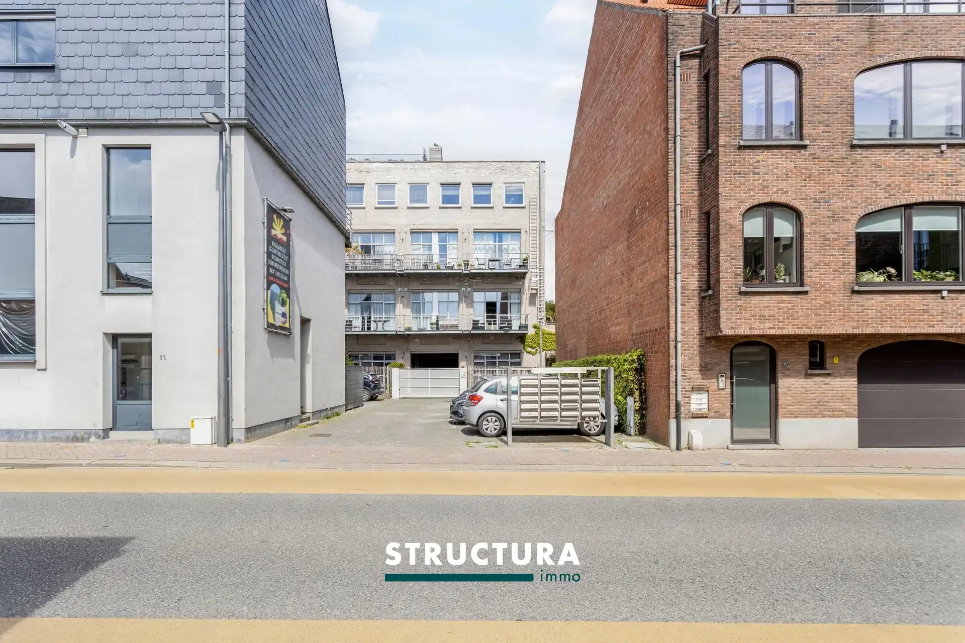 Karaktervolle loft met 3 slaapkamers in hartje Merchtem foto {{pictureIndex}}