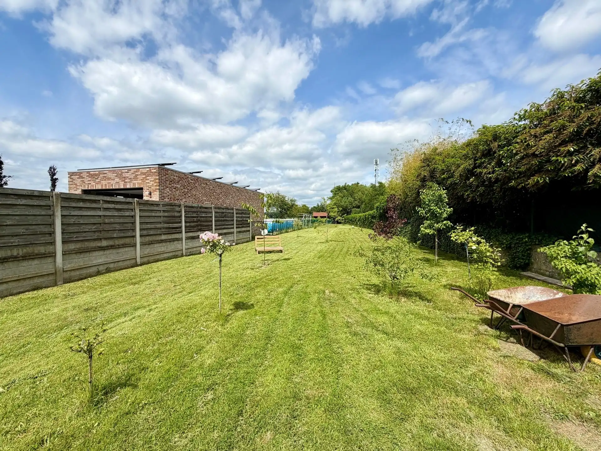 Renovatieproject met enorm potentieel op een ruim perceel van 9a85ca. foto 4