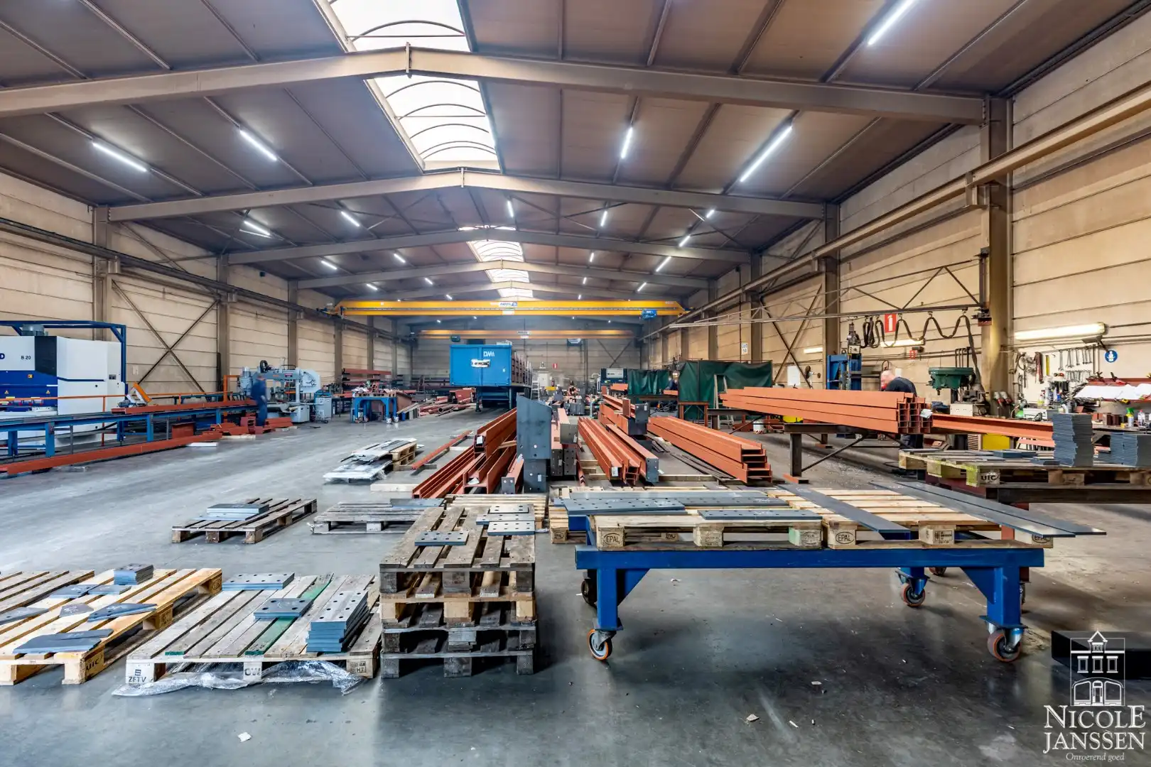 Bedrijfshal met kantoorruimte gelegen op de KMO-zone Kleine Heide. foto 4