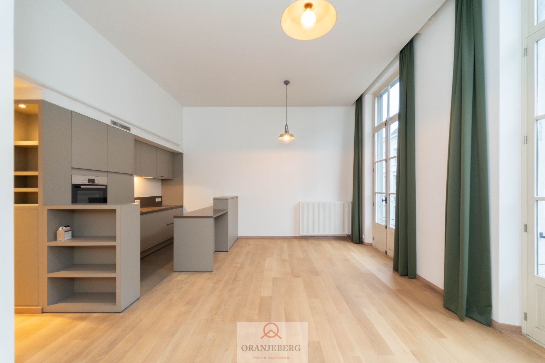 Luxueus ruim twee-slaapkamer appartement in Herenhuis - centrum Gent foto {{pictureIndex}}