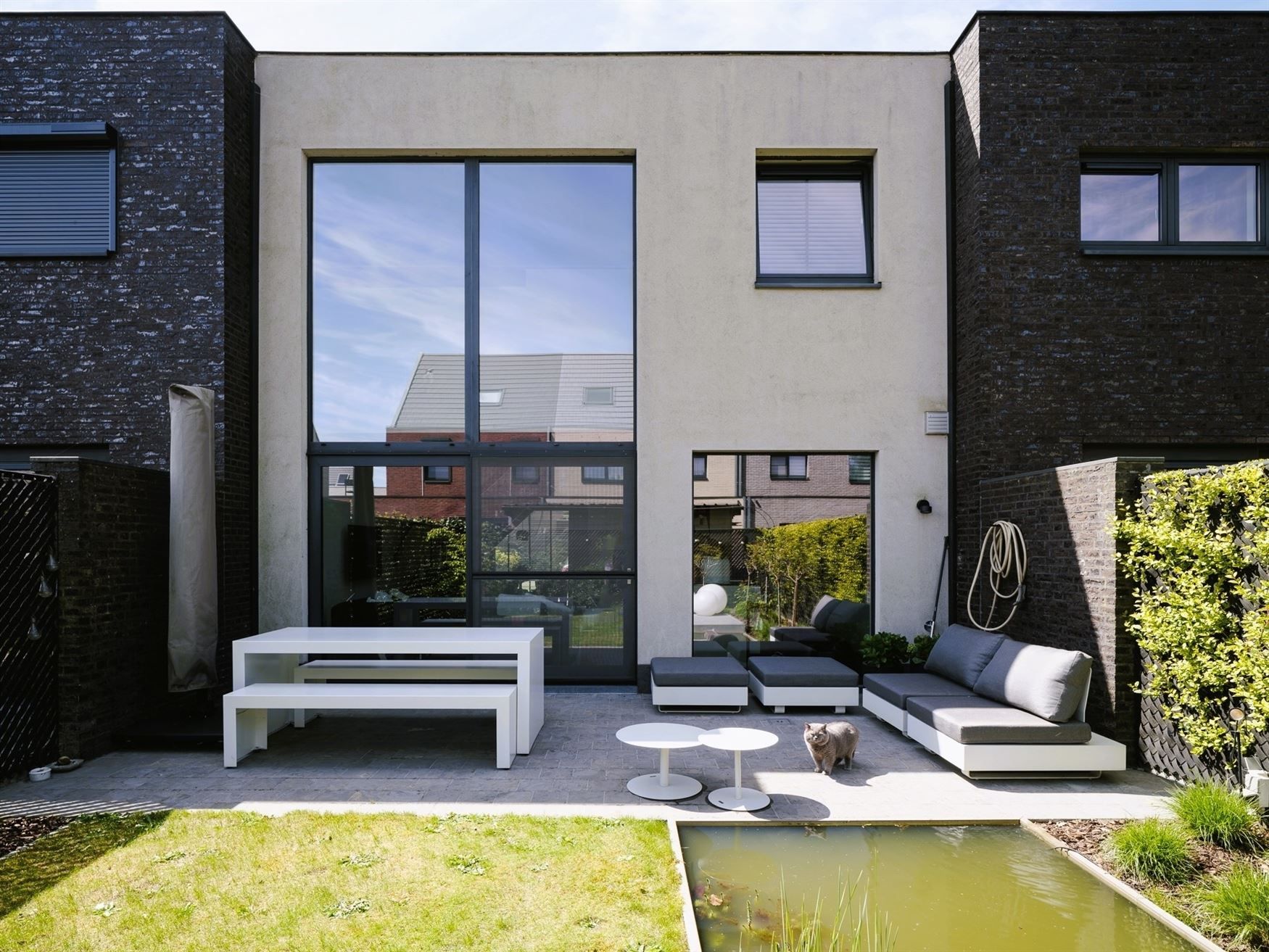 Moderne woning met zonnige tuin foto 2