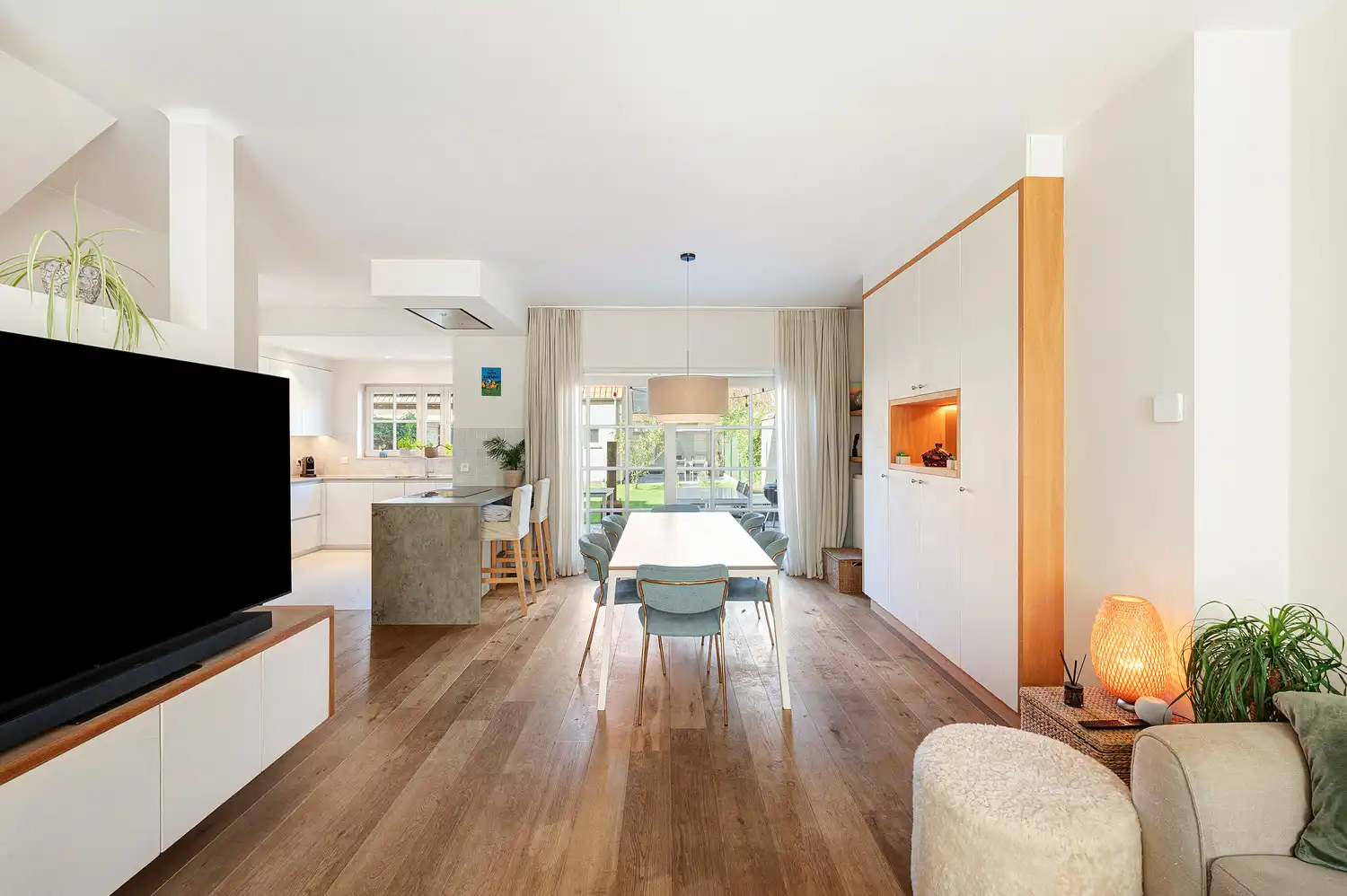 Ruime gezinswoning met 3 slaapkamers, garage  en tuin foto 4