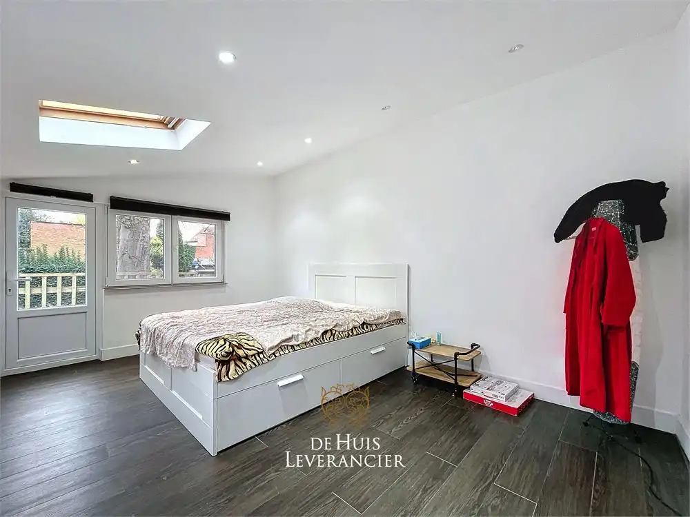 RUIME woning te koop (8 slpks, 2 badk) die ook perfect als tweewoonst kan dienen foto 39